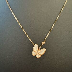 Butterfly necklace mother of pearl white in 18k rose gold plated stainless steel